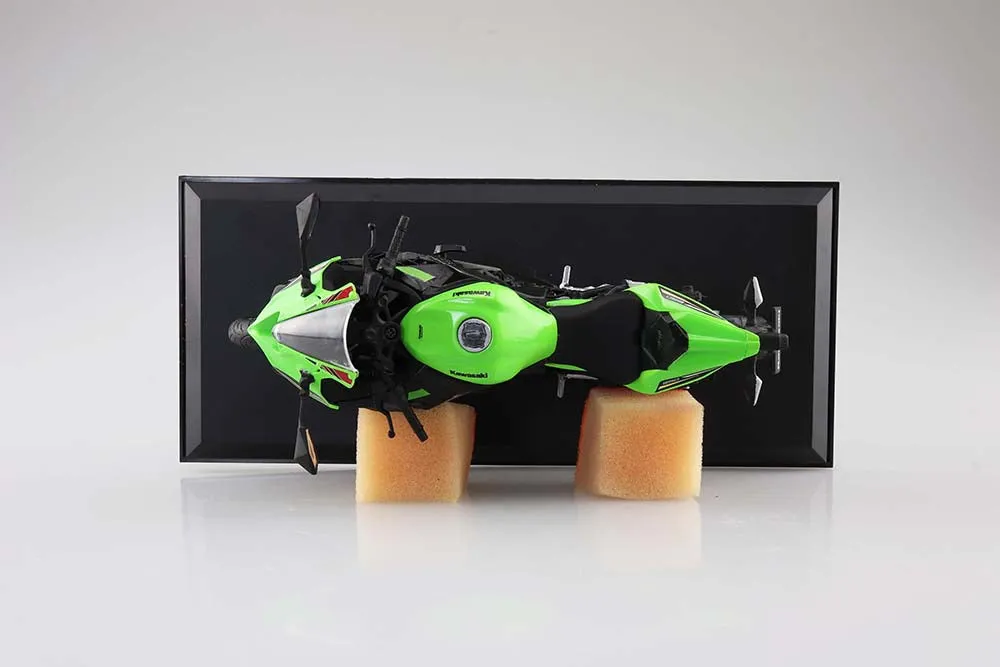 [Pre-order] Aoshima - KAWASAKI Ninja ZX-25R Lime GreenEbony 1/12 Plastic Model Kit Aoshima