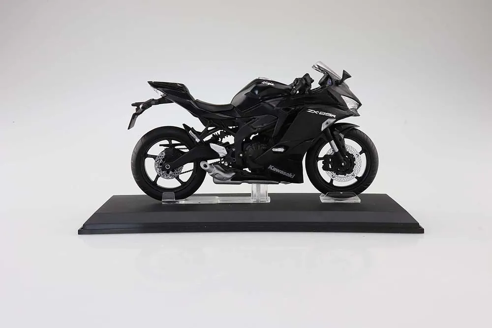 [Pre-order] Aoshima - KAWASAKI Ninja ZX-25R Metakllic Spark Black 1/12 Plastic Model Kit Aoshima
