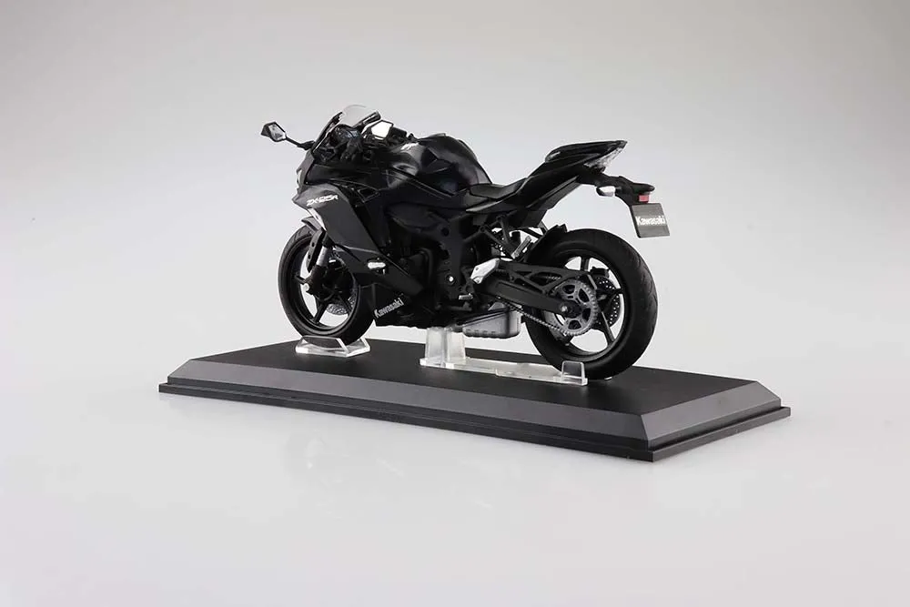 [Pre-order] Aoshima - KAWASAKI Ninja ZX-25R Metakllic Spark Black 1/12 Plastic Model Kit Aoshima
