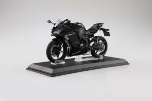 [Pre-order] Aoshima - KAWASAKI Ninja ZX-25R Metakllic Spark Black 1/12 Plastic Model Kit Aoshima