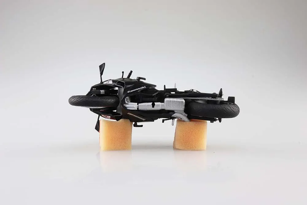 [Pre-order] Aoshima - KAWASAKI Ninja ZX-25R Metakllic Spark Black 1/12 Plastic Model Kit Aoshima