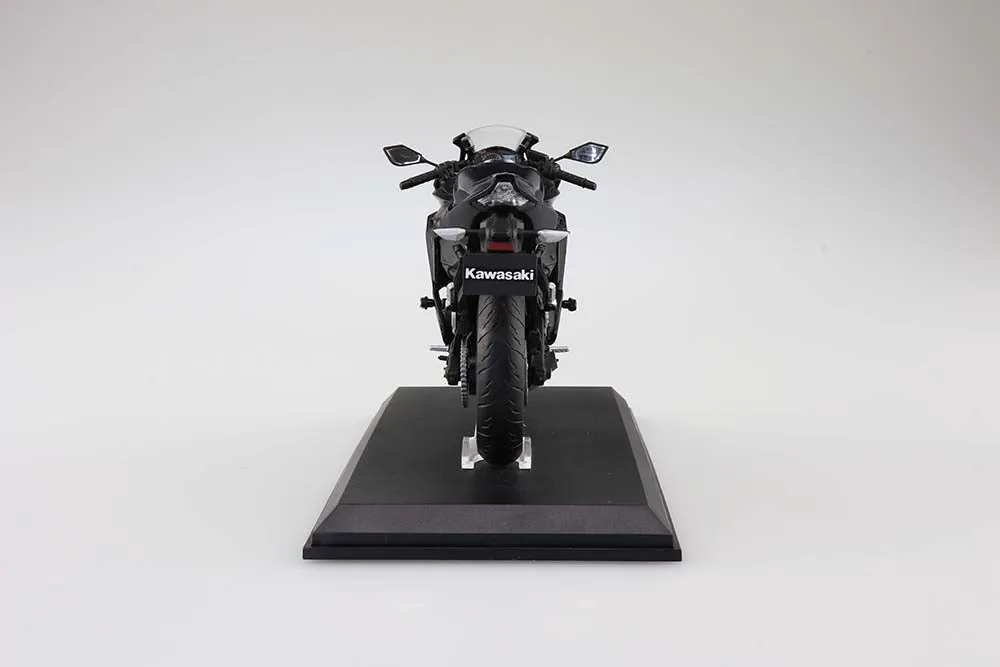 [Pre-order] Aoshima - KAWASAKI Ninja ZX-25R Metakllic Spark Black 1/12 Plastic Model Kit Aoshima