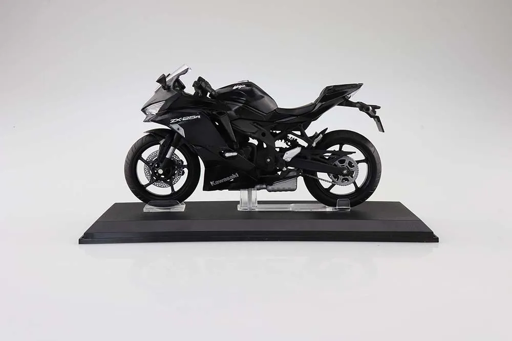 [Pre-order] Aoshima - KAWASAKI Ninja ZX-25R Metakllic Spark Black 1/12 Plastic Model Kit Aoshima