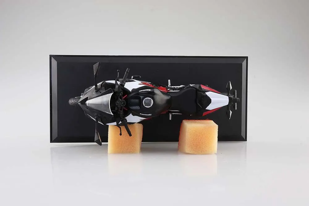 [Pre-order] Aoshima - KAWASAKI Ninja ZX-25R Metallic Spark BlackPeal Flat Stardust White 1/12 Plastic Model Kit Aoshima