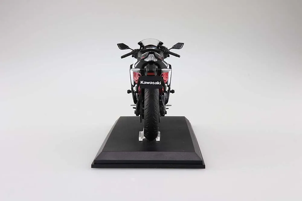 [Pre-order] Aoshima - KAWASAKI Ninja ZX-25R Metallic Spark BlackPeal Flat Stardust White 1/12 Plastic Model Kit Aoshima
