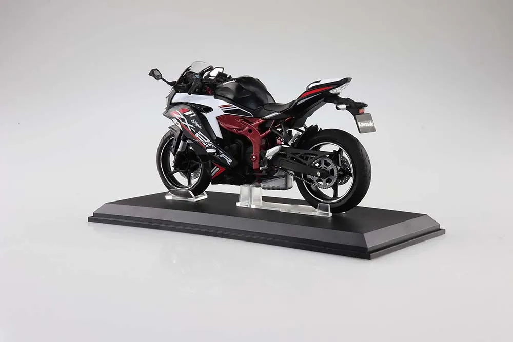 [Pre-order] Aoshima - KAWASAKI Ninja ZX-25R Metallic Spark BlackPeal Flat Stardust White 1/12 Plastic Model Kit Aoshima