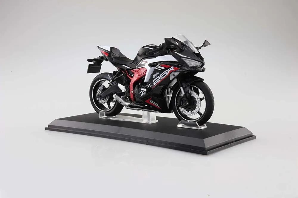 [Pre-order] Aoshima - KAWASAKI Ninja ZX-25R Metallic Spark BlackPeal Flat Stardust White 1/12 Plastic Model Kit Aoshima