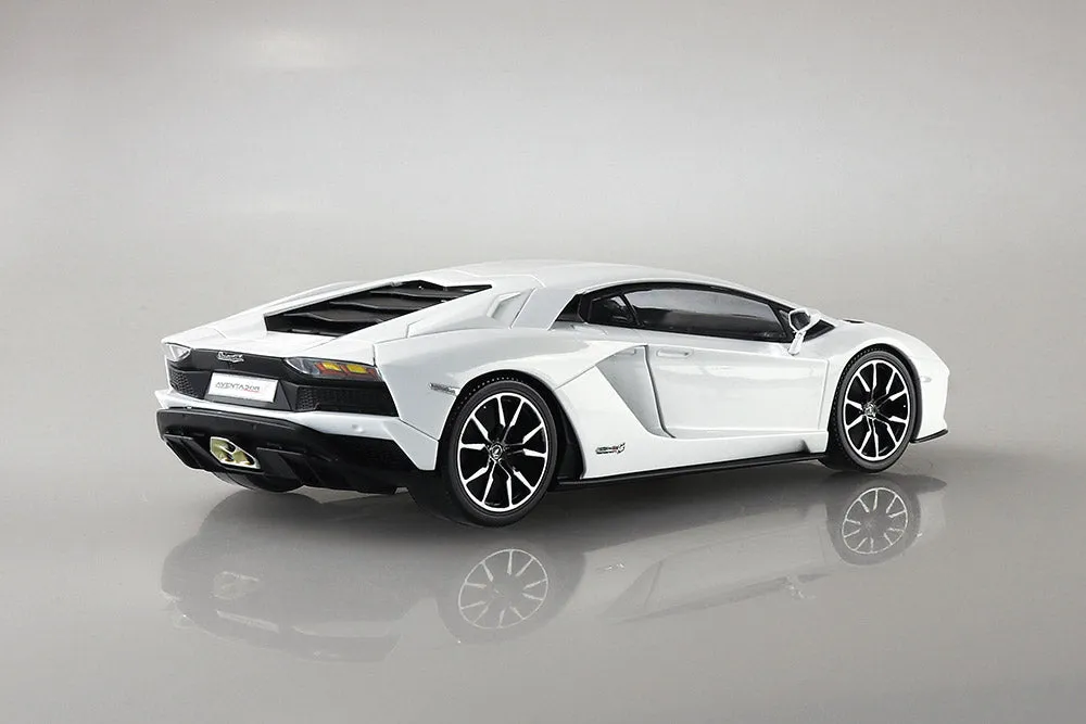 [Pre-order] Aoshima - Lamborghini Aventador S (pearl white) 1/32 Scale Plastic Model Kit Aoshima