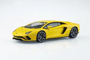 [Pre-order] Aoshima - Lamborghini Aventador S (pearl yellow) 1/32 Scale Plastic Model Kit Aoshima