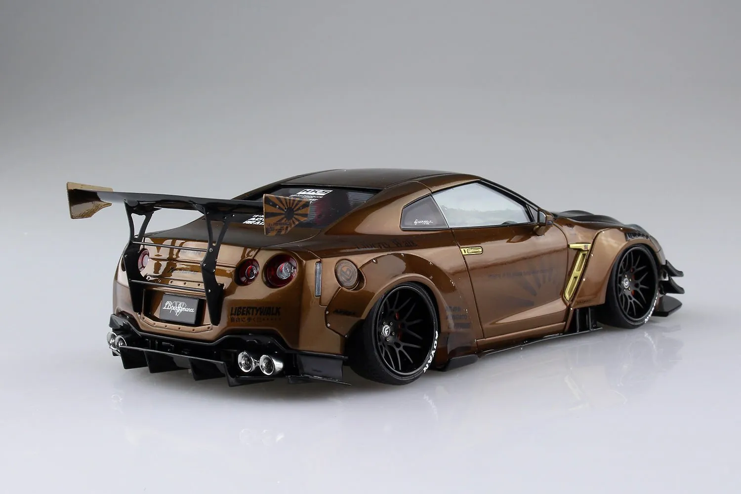 [Pre-order] Aoshima - Nissan R35 GT-R type 2 Ver.1 LB WORKS 1/24 Scale Plastic Model Kits