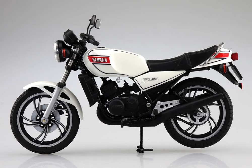 [Pre-order] Aoshima - Yamaha RZ250 NEW PEARL WHITE 1/12 Plastic Model Kit Aoshima