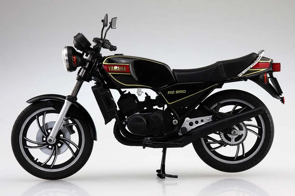 [Pre-order] Aoshima - Yamaha RZ250 NEW YAMAHA BLACK 1/12 Plastic Model Kit Aoshima