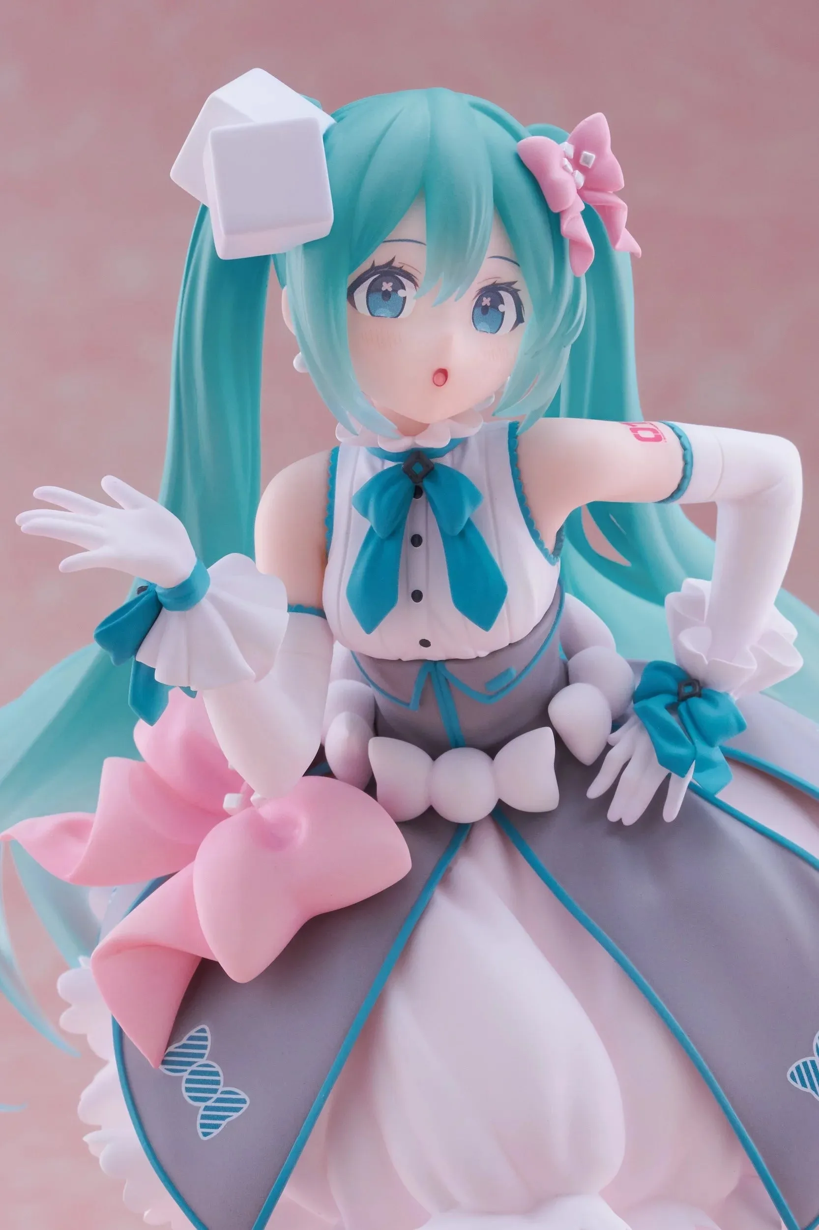 [Pre-order] Hatsune Miku - Hatsune Miku (Melty Sugar Ver.) 39's Day Anniversary 2nd Season Non Scale Figure Taito