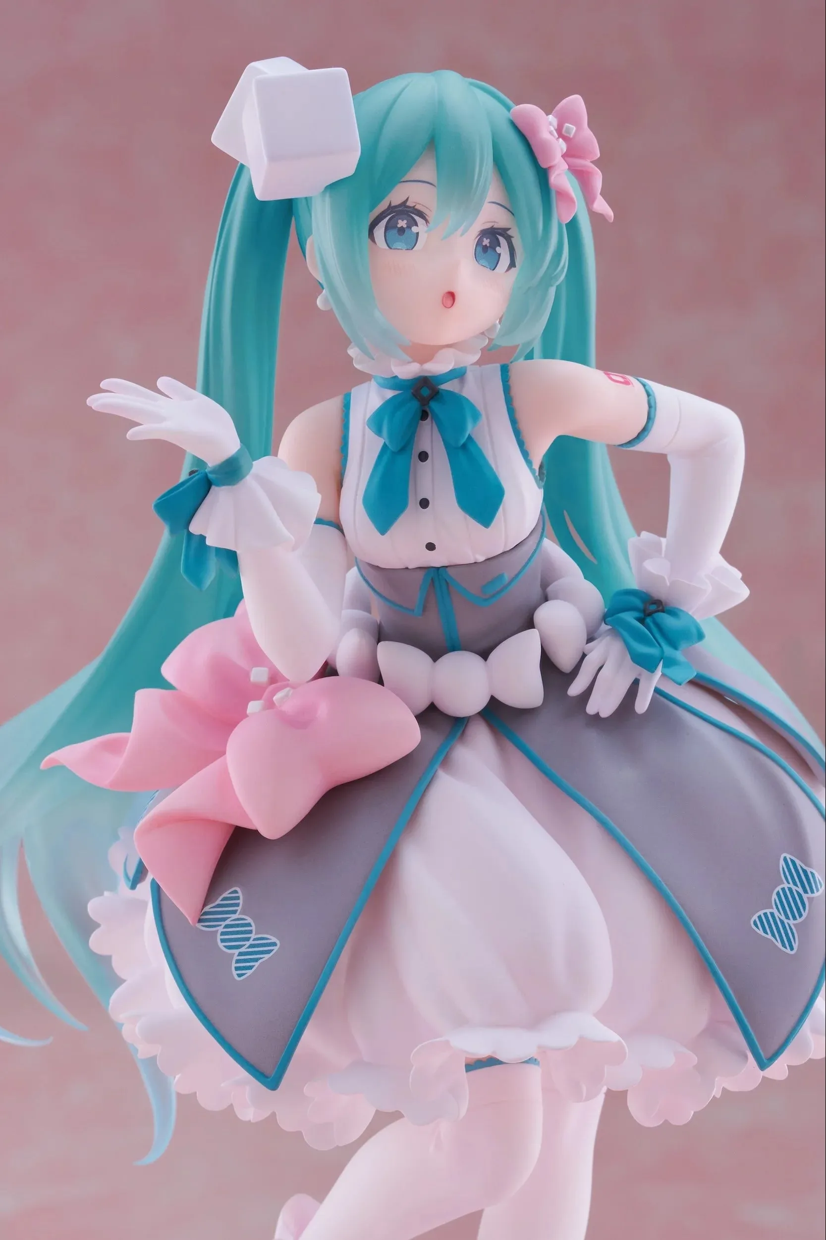 [Pre-order] Hatsune Miku - Hatsune Miku (Melty Sugar Ver.) 39's Day Anniversary 2nd Season Non Scale Figure Taito
