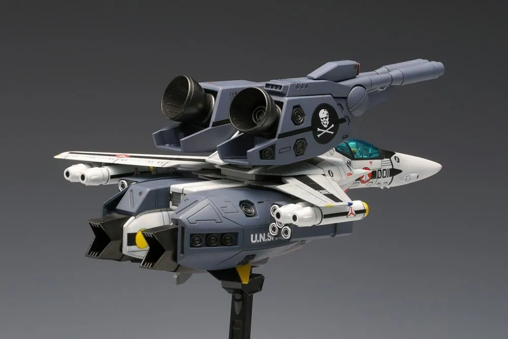 [Pre-order] Macross - VF-1S Strike Valkyrie Fighter (Ichijyo Hikaru & Roy Focker Custom) Plastic Model Kit Wave