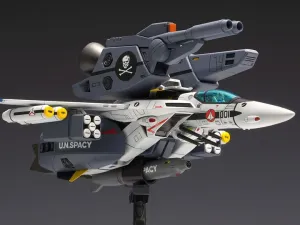 [Pre-order] Macross - VF-1S Strike Valkyrie Fighter (Ichijyo Hikaru & Roy Focker Custom) Plastic Model Kit Wave