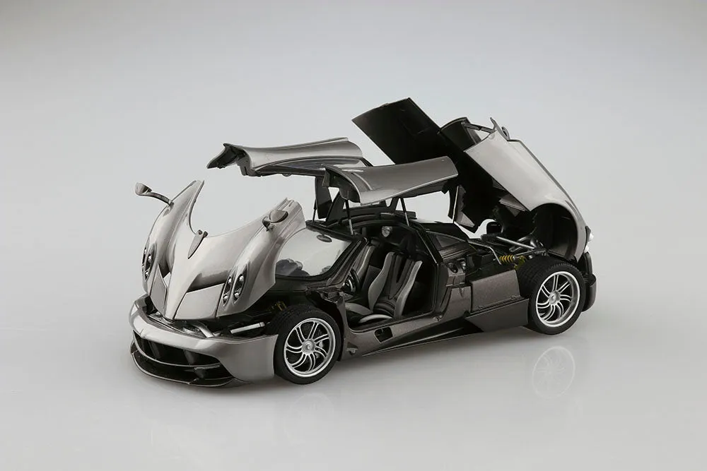 [Pre-order] None - '12 PAGANI HUAYRA 1/24 Plastic Model Kit Aoshima
